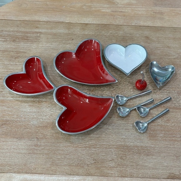 NWOT Inspired Designs Stackable Metal Heart Trays Spoons Cherry 10-Piece Set - Picture 4 of 7